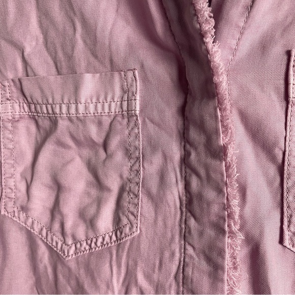 NWT CHICOS 0 Touch Cool Fringe Hem Button Up Shirt Sm Lavender Rose Pink Denim - Picture 6 of 8
